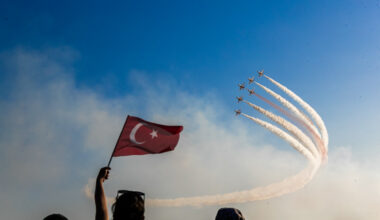 MERSİN’İN 23 NİSAN COŞKUSU, ‘TÜRK YILDIZLARI’ GÖSTERİSİ İLE TAÇLANDI
