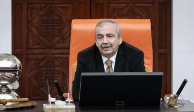 Sırrı Süreyya Önder’in sağlık durumuyla ilgili doktorlar açıklama yapıyor