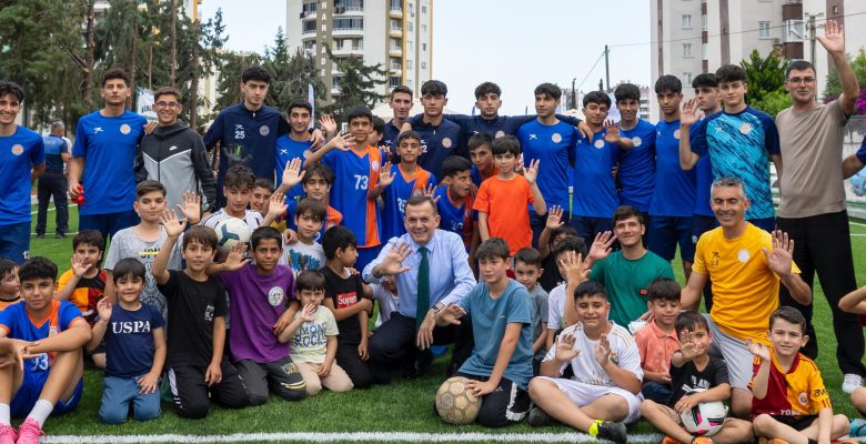 Başkan Özyiğit, çocukların hala saha talebini geri çevirmedi
