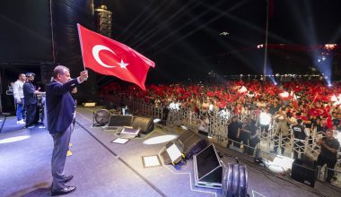 SEÇER: “ATATÜRK’ÜMÜZÜN EMANETİ CUMHURİYET’E SAHİP ÇIKACAĞIZ”