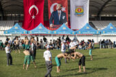 BAŞKAN SEÇER, TARSUS BELEDİYESİ’NİN ‘HIDIRELLEZ MOLLA KERİM KARAKUCAK GÜREŞLERİ’Nİ İZLEDİ