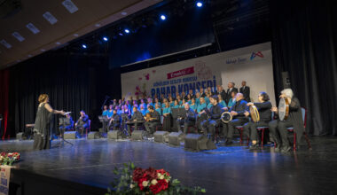 BÜYÜKŞEHİR’İN GÖNÜLDEN SESLER KOROSU ‘BAHAR KONSERİ’ İLE TÜRK SANAT MÜZİĞİ ZİYAFETİ YAŞATTI BÜYÜKŞEHİR’İN GÖNÜLDEN SESLER KOROSU ‘BAHAR KONSERİ’ İLE TÜRK SANAT MÜZİĞİ ZİYAFETİ YAŞATTI