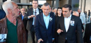 Özgür Özel’e saldıranın kimliği belli oldu: Yıllar önce iki çocuğunu öldürmüş, şartlı tahliyeyle serbest bırakılmış!