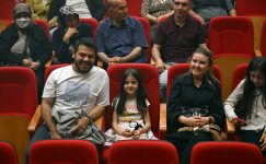 ŞEHİR TİYATROSU’NUN ‘MİSAFİR’ OYUNU GÜLNALILARLA BULUŞTU