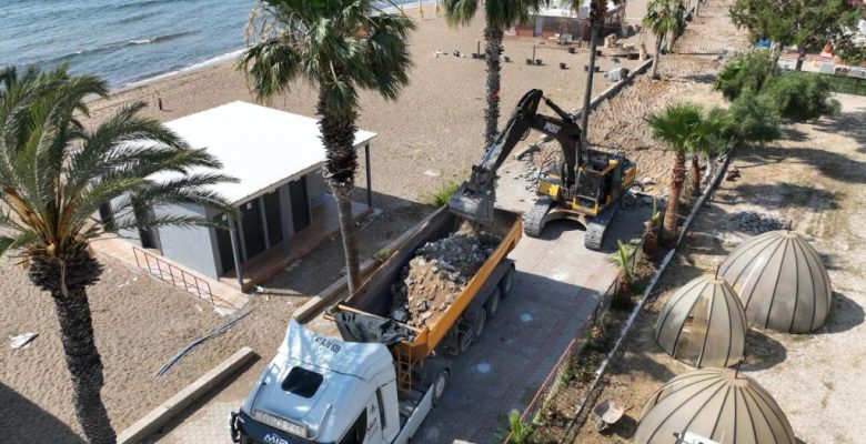 ATAKENT’TE SAHİL YOLU YENİLENİYOR