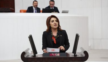 GÜLCAN KIŞ: “İKTİDAR EMEKLİYE 4 BİN TL VERDİ, 21 BİN LİRASINI GASP ETTİ”