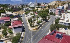 MERSİN BÜYÜKŞEHİR’İN İLÇELERDEKİ ASFALT SEFERBERLİĞİ DEVAM EDİYOR