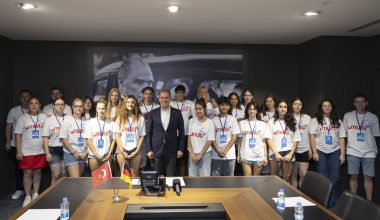 BAŞKAN SEÇER, OBERHAUSEN’DAN GELEN ÖĞRENCİLER İLE BİR ARAYA GELDİ