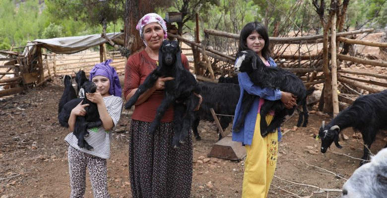 BÜYÜKŞEHİR, ‘SULAMA TANKERİ’ DESTEĞİYLE YETİŞTİRİCİYE CAN SUYU OLUYOR