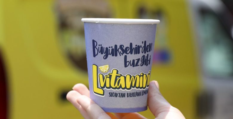 MERSİN BÜYÜKŞEHİR BUZ GİBİ LİMONATA DAĞITIMLARINA BAŞLADI