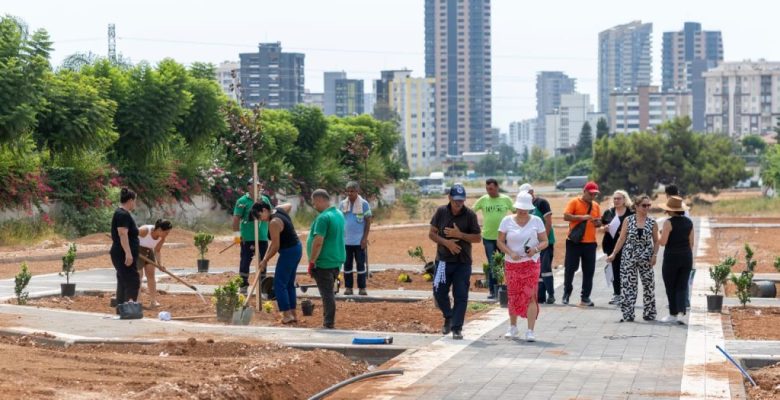 Yenişehir Belediyesi kenti yeşillendirmeye devam ediyor