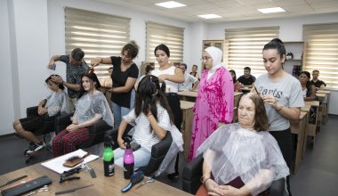 BÜYÜKŞEHİR’İN KURSLARI İSTİHDAMA KATKI SAĞLIYOR