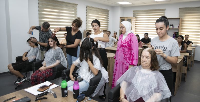 BÜYÜKŞEHİR’İN KURSLARI İSTİHDAMA KATKI SAĞLIYOR