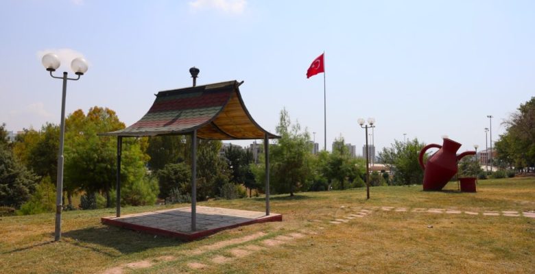 TOROSLAR’DA PARKLAR YENİLENİYOR, VATANDAŞLARA DAHA KONFORLU ALANLAR SUNULUYOR