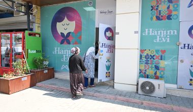 BÜYÜKŞEHİR BELEDİYESİ’NİN ERDEMLİ HANIM EVİ, KADINLAR İÇİN SICAK BİR YUVA OLDU