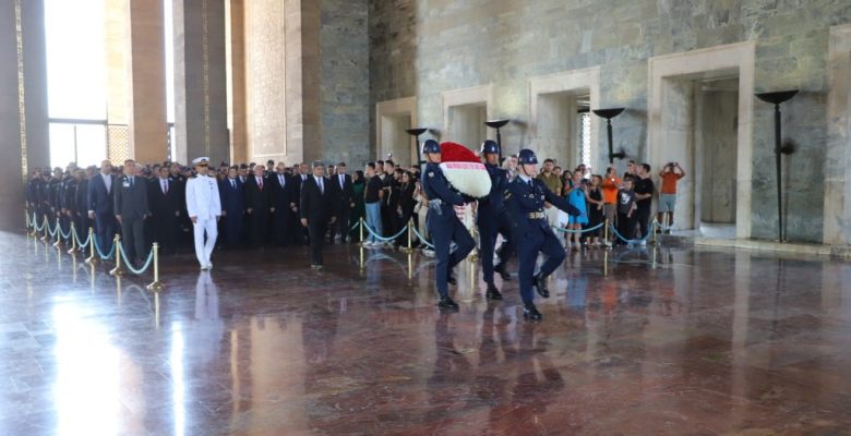 MERSİN BÜYÜKŞEHİR İTFAİYECİLERİ ATA’NIN HUZURUNDA