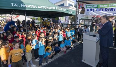 SEÇER’DEN ÇOCUKLARA: “SİZE ÇOK GÜVENİYORUZ, SİZ BİZİM GELECEĞİMİZSİNİZ”