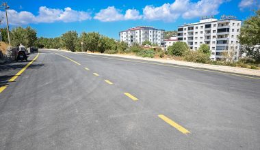 MERSİN BÜYÜKŞEHİR BELEDİYESİ GÜLNAR’DA YOLLARI YENİLİYOR