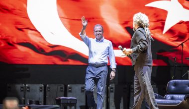 BAŞKAN SEÇER, GENÇLERİN ‘4. MERSİN GENÇLİK FESTİVALİ’ COŞKUSUNA ORTAK OLDU