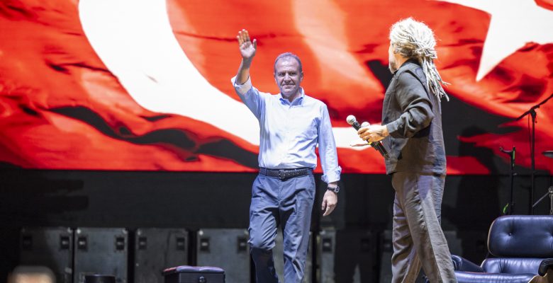 BAŞKAN SEÇER, GENÇLERİN ‘4. MERSİN GENÇLİK FESTİVALİ’ COŞKUSUNA ORTAK OLDU