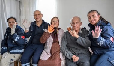 MERSİN BÜYÜKŞEHİR’İN EVDE SAĞLIK VE BAKIM HİZMETİ BOZYAZI’DA KALPLERE DOKUNUYOR