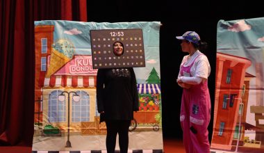 TOROSLAR’DA ÇOCUKLARA “TEKNOLOJİ BAĞIMLILIĞI” TİYATROYLA ANLATILDI