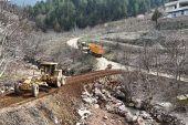 TOROSLAR’DA BAHÇE YOLLARI YENİLENİYOR