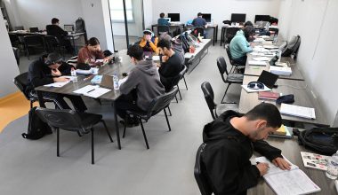 ‘EĞİTİME DESTEK, GELECEĞE YATIRIM’ İLKESİ İLE MERSİN BÜYÜKŞEHİR ÖĞRENCİLERİN YANINDA