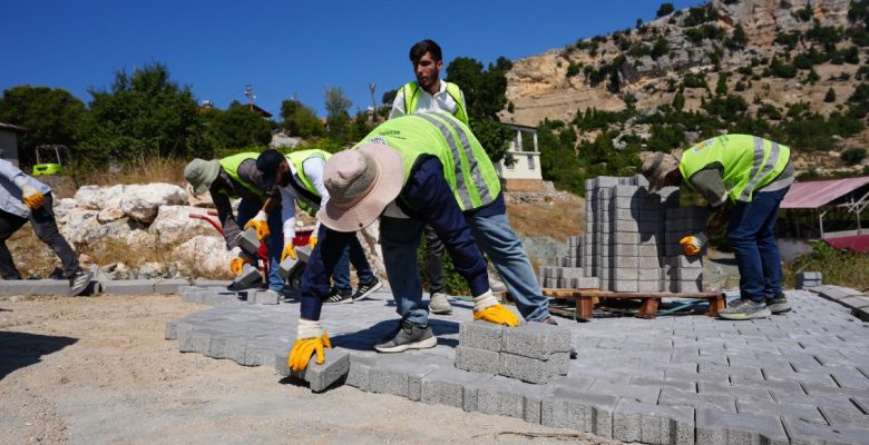 TARSUS BELEDİYESİ’NDEN BOZTEPE MAHALLESİ’NDE ULAŞIMI KOLAYLAŞTIRAN ÇALIŞMALAR
