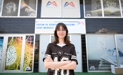 MERSİN BÜYÜKŞEHİR’İN KURS MERKEZİ İLE ÖNCE LİSEYİ ARDINDAN ÜNİVERSİTEYİ KAZANDI