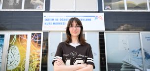 MERSİN BÜYÜKŞEHİR’İN KURS MERKEZİ İLE ÖNCE LİSEYİ ARDINDAN ÜNİVERSİTEYİ KAZANDI