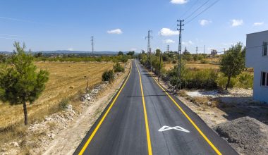 MERSİN BÜYÜKŞEHİR GÜLNAR’DA BİRÇOK MAHALLENİN ORTAK YOLU OLAN BULGARA CADDESİ’Nİ YENİLEDİ