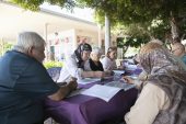 MERSİN BÜYÜKŞEHİR, ‘DÜNYA ALZHEİMER GÜNÜ’NDE ALZHEİMER HASTALARINI SAHİLDE BİR ARAYA GETİRDİ
