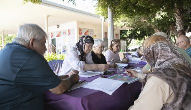 MERSİN BÜYÜKŞEHİR, ‘DÜNYA ALZHEİMER GÜNÜ’NDE ALZHEİMER HASTALARINI SAHİLDE BİR ARAYA GETİRDİ