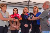 CHP Heyeti, Girne’deki gemi faciası nedeniyle bölgede… Heyet, limanda bekleyişini sürdüren aileleri ziyaret etti