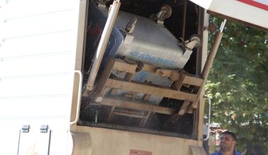 TOROSLAR’IN YAYLALARINDA KONTEYNERLER YERİNDE YIKANIP DEZENFEKTE EDİLİYOR