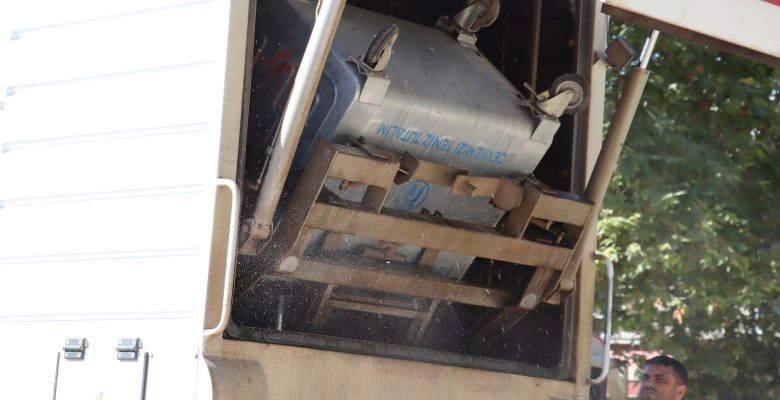 TOROSLAR’IN YAYLALARINDA KONTEYNERLER YERİNDE YIKANIP DEZENFEKTE EDİLİYOR
