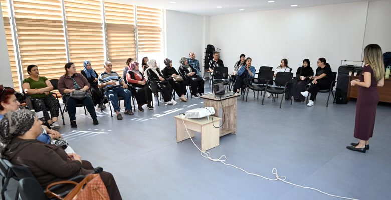 BÜYÜKŞEHİR, ENGELSİZ YAŞAM MERKEZİ’NDE AİLELERİ DİJİTAL DÜNYANIN RİSKLERİNE KARŞI BİLİNÇLENDİRDİ