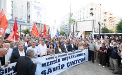 MERSİNLİLERDEN TUTUKLU YARGILANAN BELEDİYE BAŞKANLARINA DESTEK