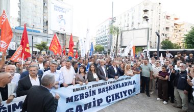 MERSİNLİLERDEN TUTUKLU YARGILANAN BELEDİYE BAŞKANLARINA DESTEK