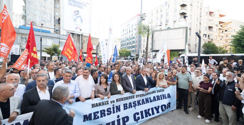 MERSİNLİLERDEN TUTUKLU YARGILANAN BELEDİYE BAŞKANLARINA DESTEK