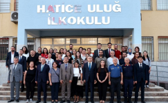 Mersin Valisi Atilla Toros, Hatice Uluğ İlkokulunu ziyaret etti.