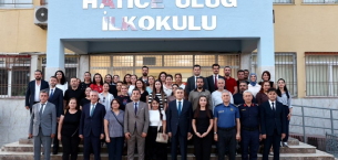 Mersin Valisi Atilla Toros, Hatice Uluğ İlkokulunu ziyaret etti.