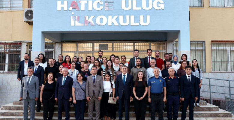 Mersin Valisi Atilla Toros, Hatice Uluğ İlkokulunu ziyaret etti.