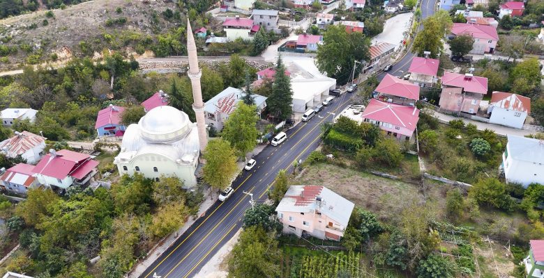 MERSİN BÜYÜKŞEHİR’İN YOL YAPIM EKİPLERİNDEN TOROSLAR’DA KAPSAMLI YOL ÇALIŞMASI
