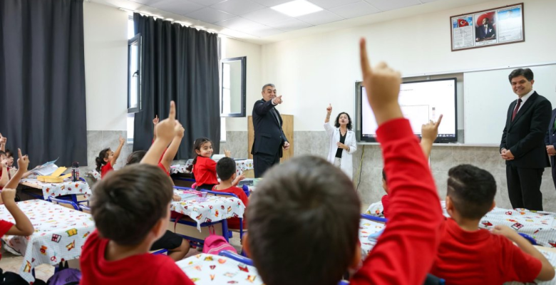 MERSİN VALİSİ ATİLLA TOROS, FATİH İLKOKULUNU ZİYARET ETTİ